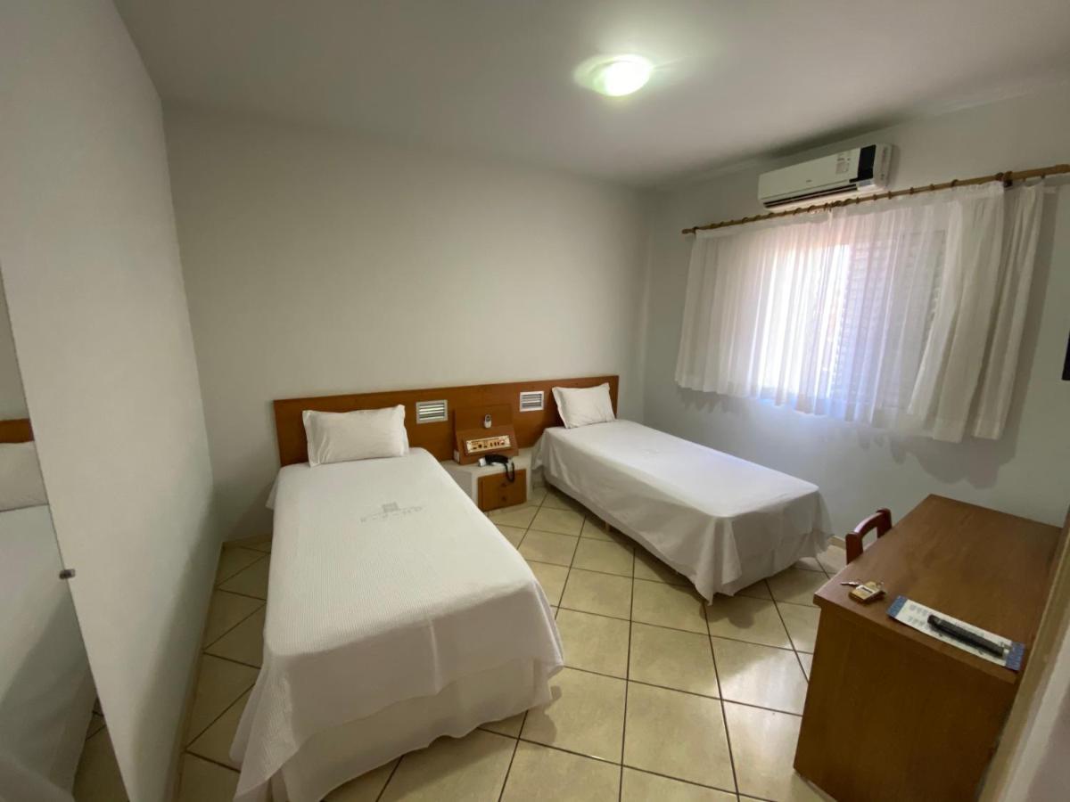 Onix Hotel Assis Esterno foto